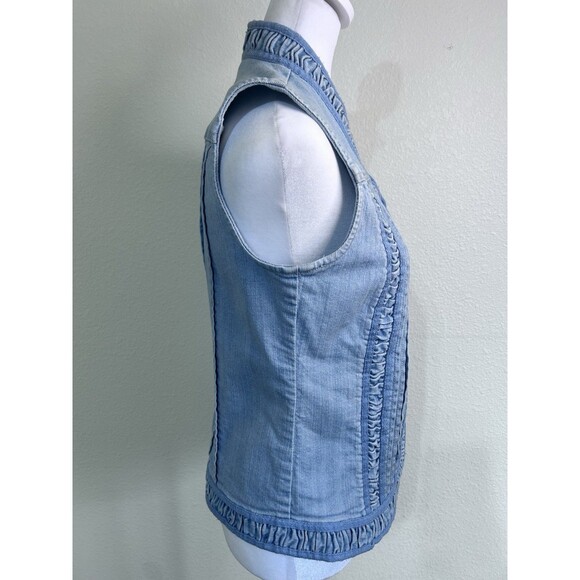 Chicos Platinum Jean Vest SZ 0 Light Wash Blue Denim Ruffle Detail Clasp Closure - Picture 2 of 6